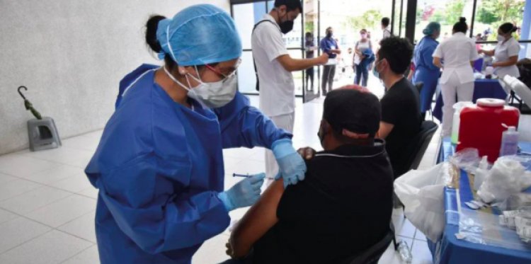 EUA recomendará refuerzos de COVID-19 a quienes hayan completado esquema de vacunación