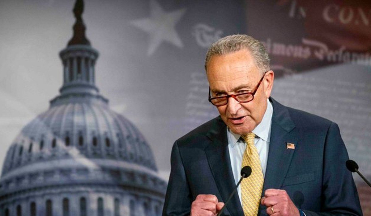 Senador demócrata Chuck Schumer llama a Biden a detener políticas detestables y xenófobas contra haitianos