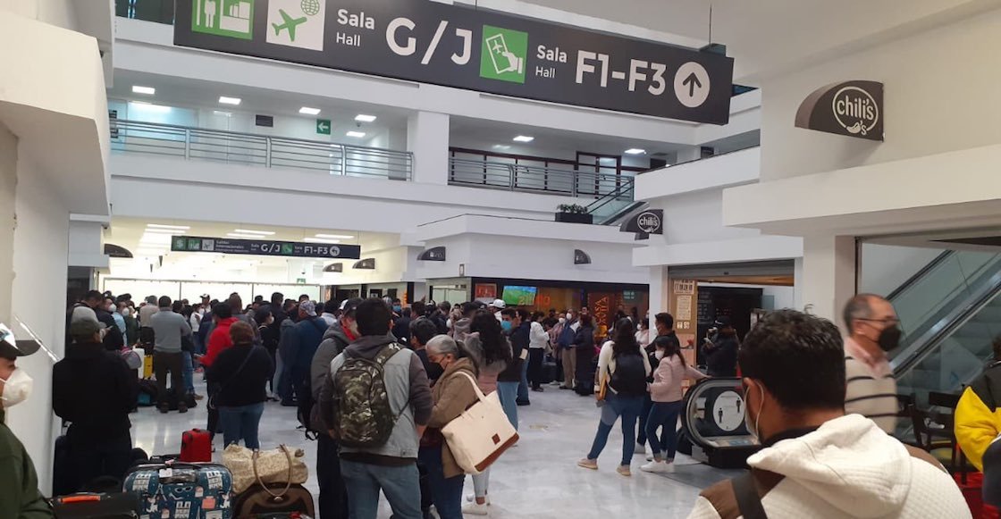 Dejan plantadas a 250 personas en el AICM; les prometían que trabajarían Canadá
