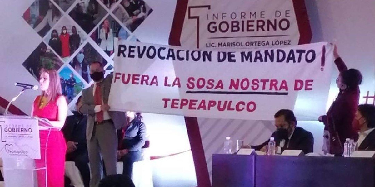 Golpean a regidores en Tepeapulco al manifestarse en informe de alcaldesa