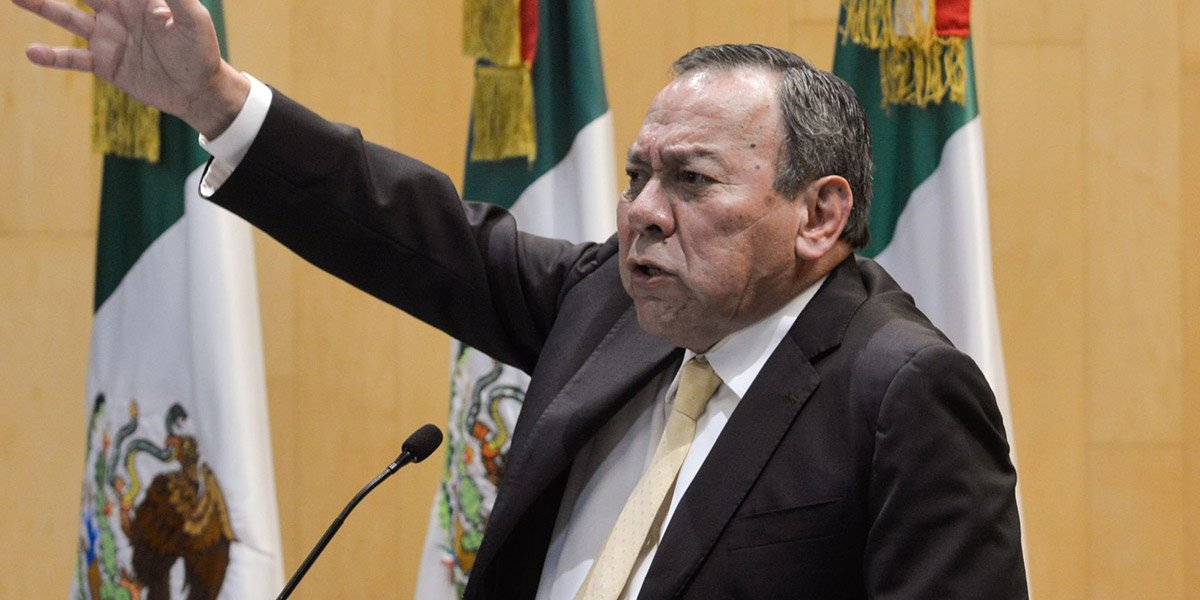 Zambrano acusa que AMLO busca 'desmadrar' a la oposición al sumar a Quirino y Echevarría a su equipo