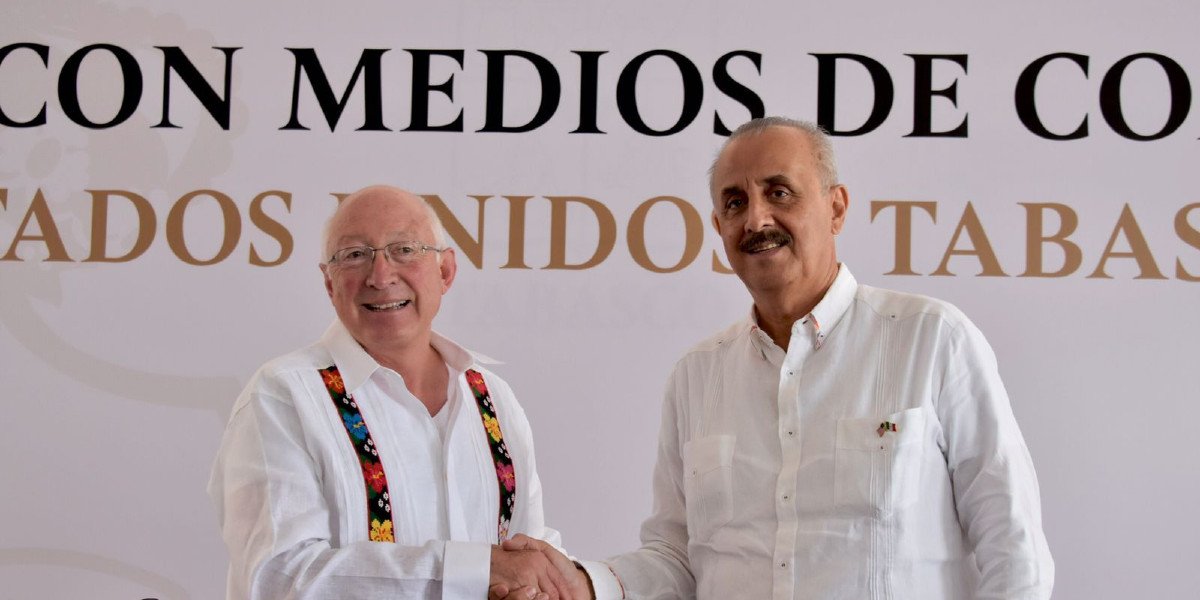 Ken Salazar se reúne con Carlos Merino para refrendar compromiso entre EUA y Tabasco