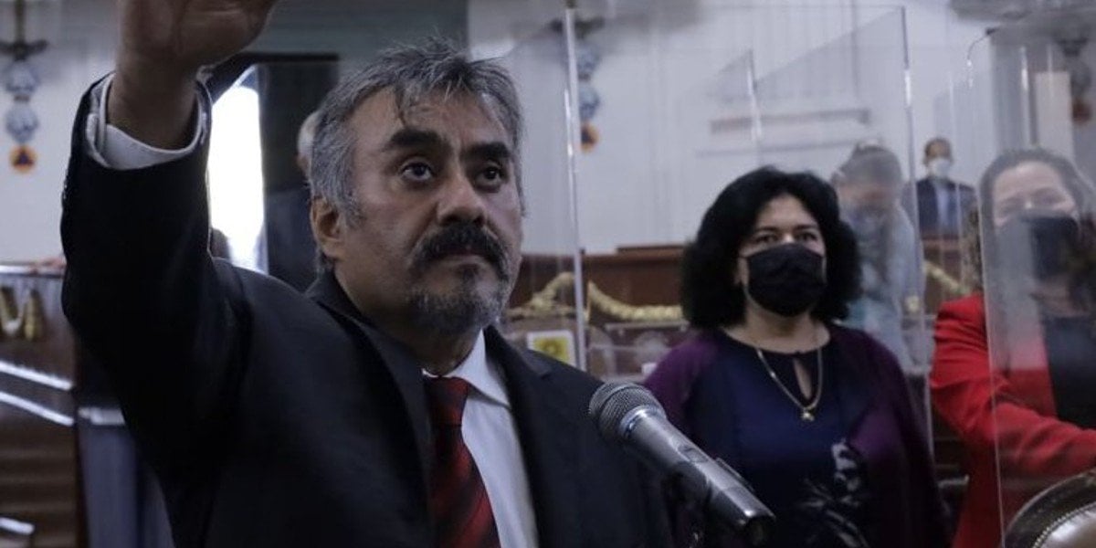 Alberto Martínez Urincho llega recuperado al Congreso de la CDMX