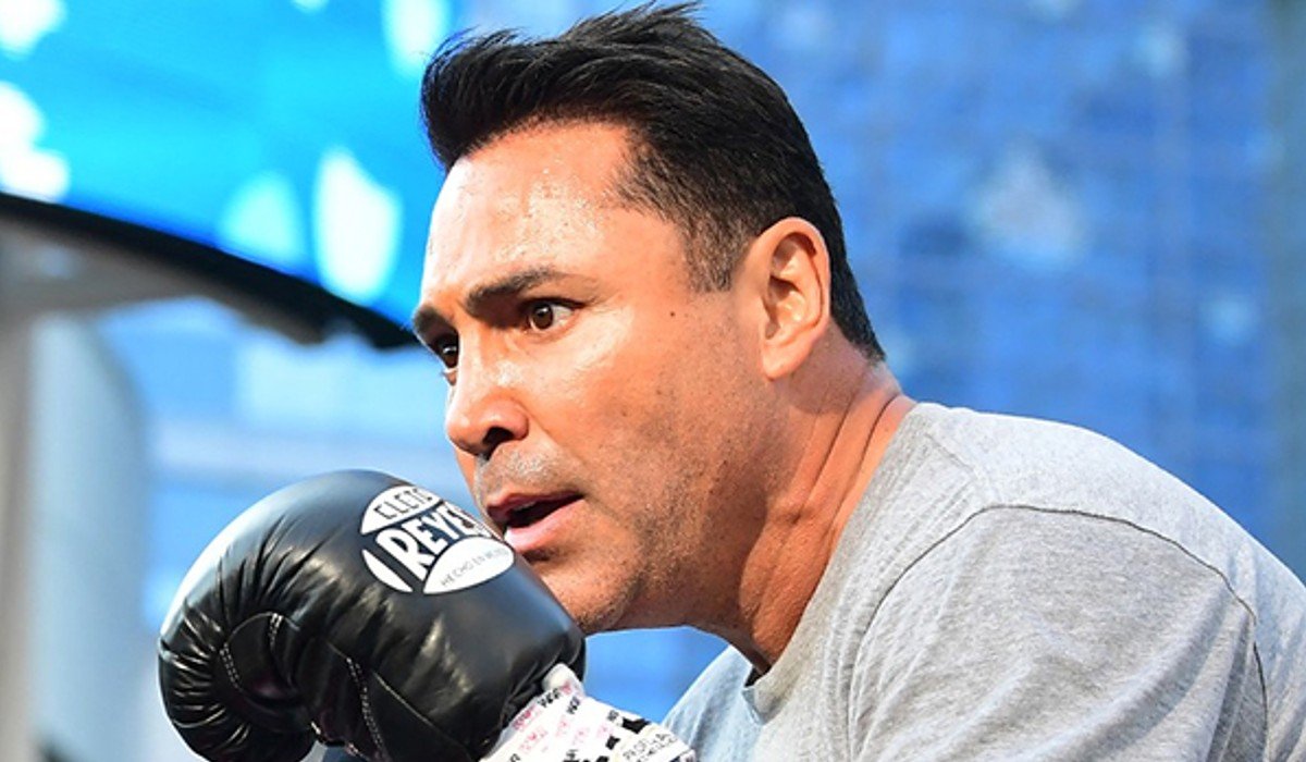 Óscar de la Hoya busca revancha contra Floyd Mayweather