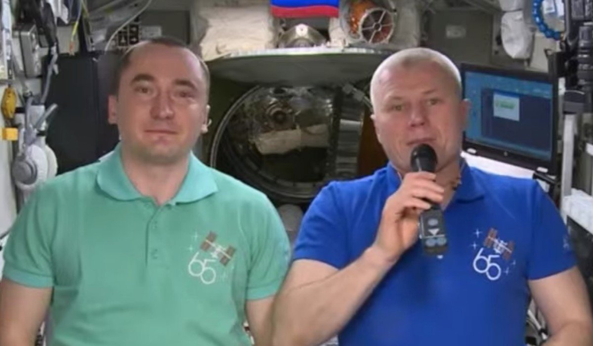 Desde el espacio, astronautas rusos felicitan a México