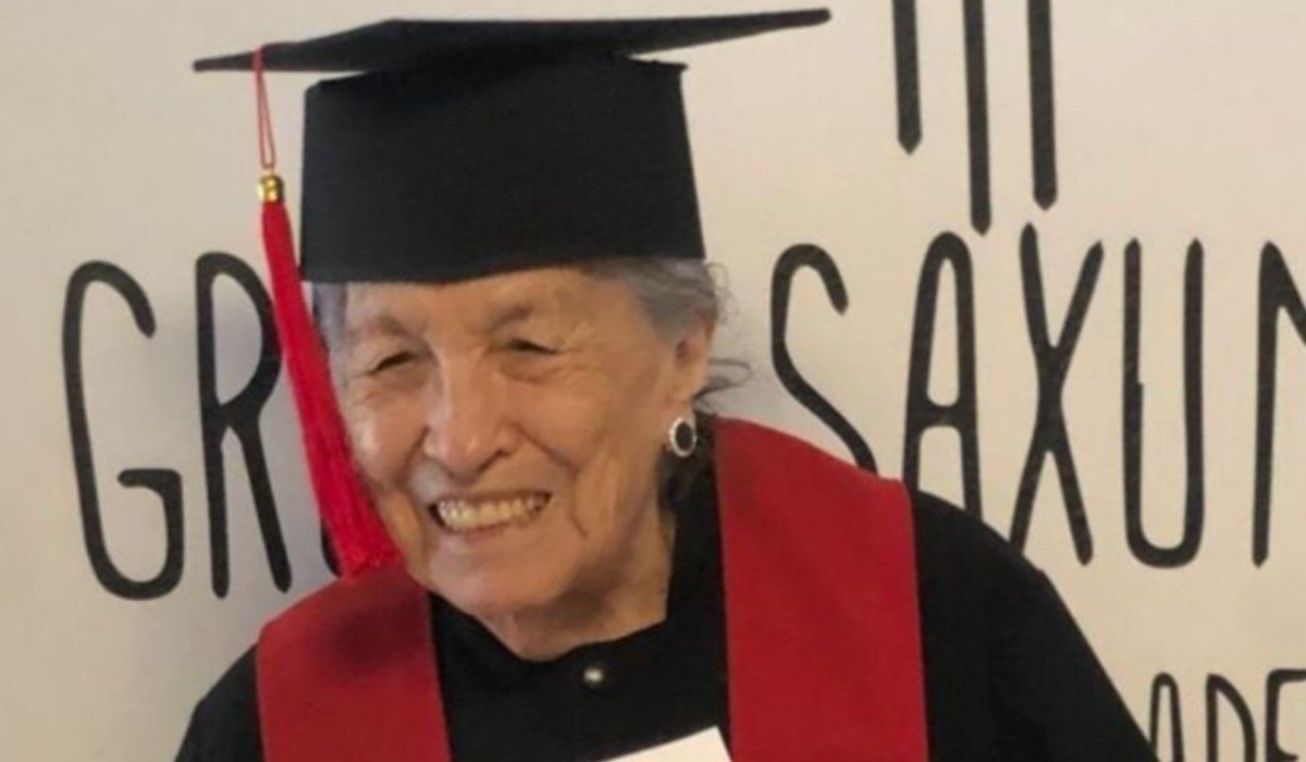 Abuelita de 93 años se gradúa de la universidad