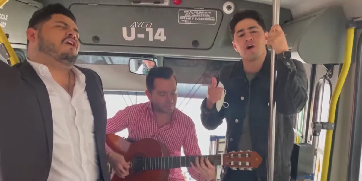 'La Adictiva' se sube a cantar al transporte público de Guadalajara, Jalisco