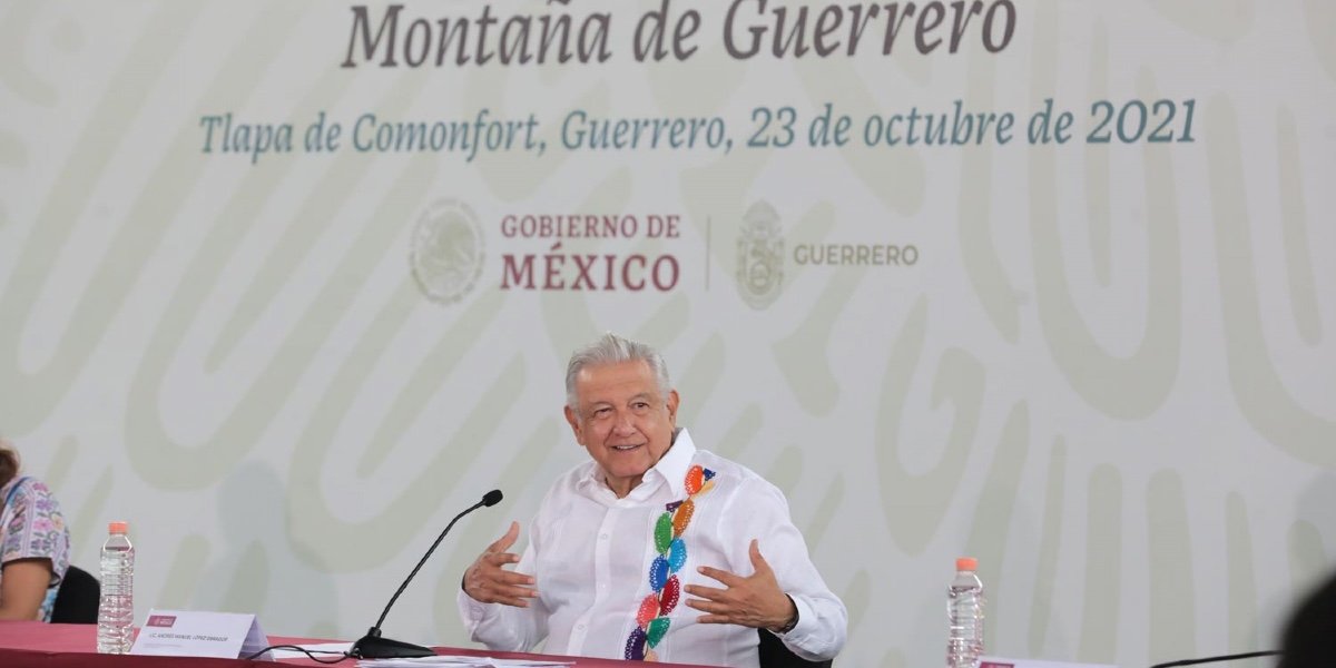 AMLO acusa a 'conservadores y fifís' de criticar entrega de recursos para Guerrero, Oaxaca y Chiapas