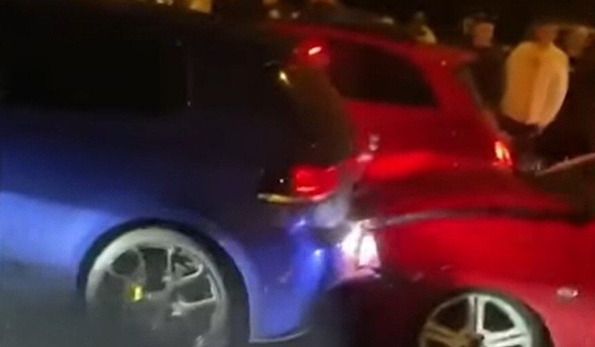 Conductor choca su vehículo al conducir en reversa en arrancones (Video)