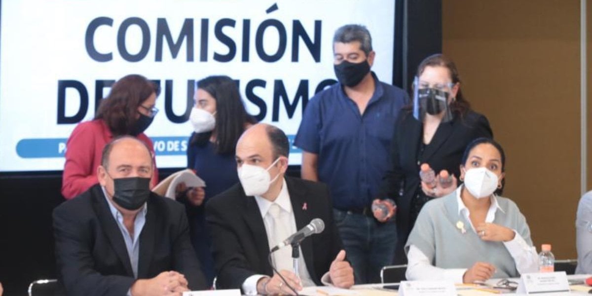 Moreira llama a impulsar pueblos mágicos y innovar turismo en México