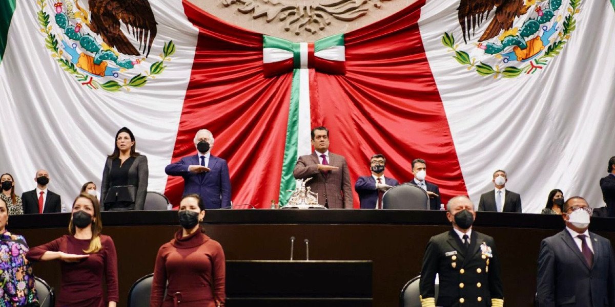 Diputados conmemoran el bicentenario de la Marina en San Lázaro con inscripción en letras de oro