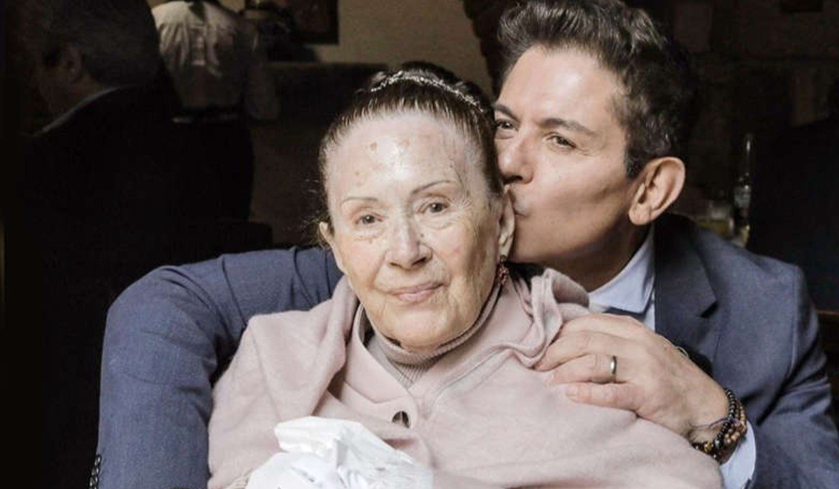 Ernesto Laguardia se despide de su mamá con carta: Te amaré hoy y siempre