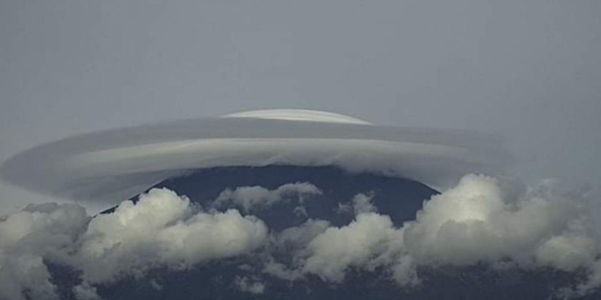 ¿Es un ovni? Extraña nube se posa en zona montañosa en México
