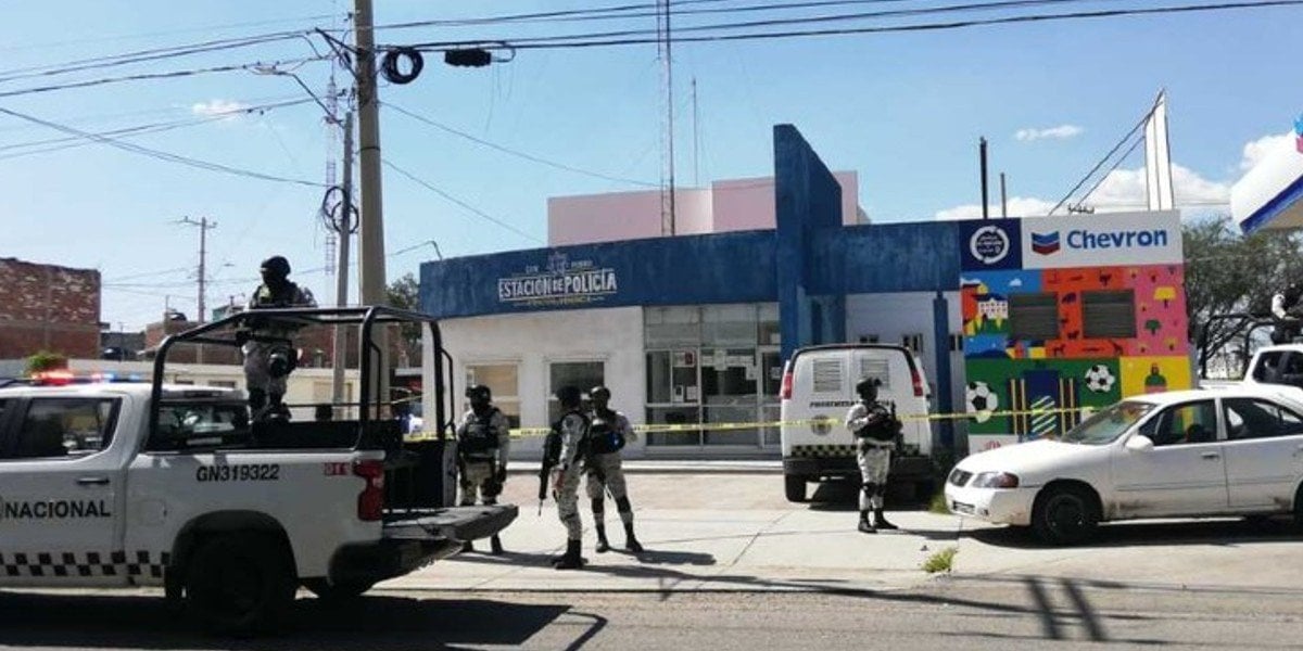 Grupos armados atacan de manera simultánea casetas de policía municipal en León