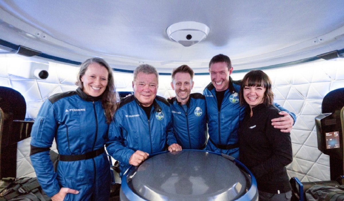 William Shatner, mítico ‘capitán Kirk’ de Star Trek, viaja al espacio a bordo de cápsula Blue Origin