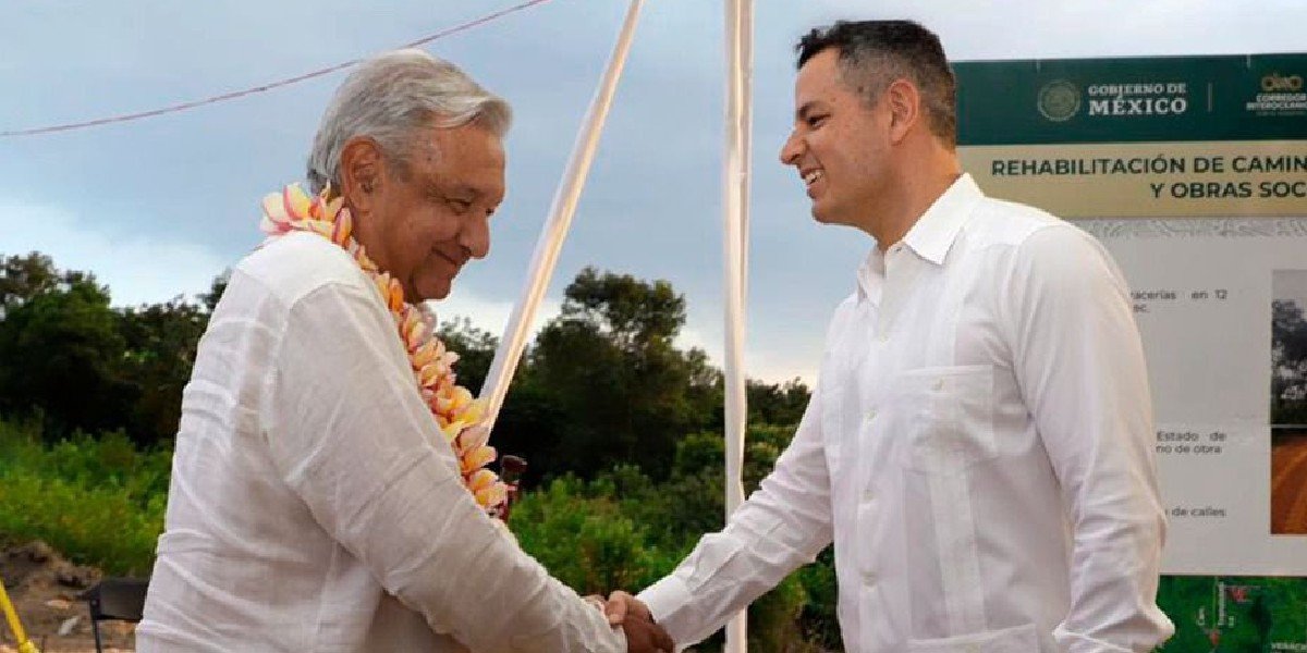 AMLO y Murat supervisan avance del tramo carretero Barranca Larga- Ventanilla