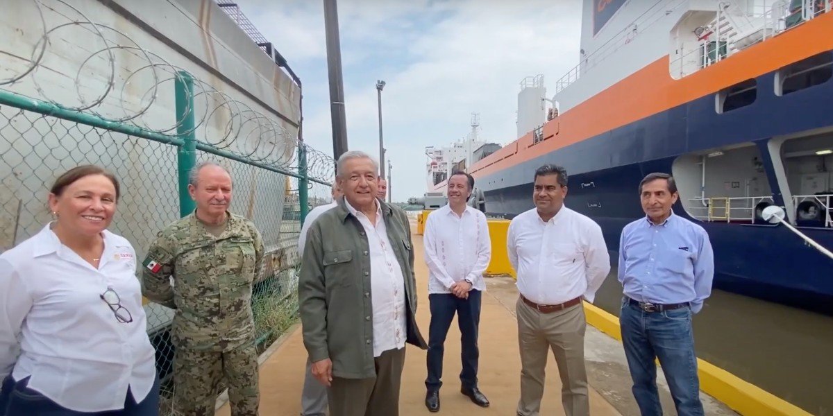 AMLO supervisó obras del corredor del Istmo; empresa que supervisará estará bajo la custodia de la Semar