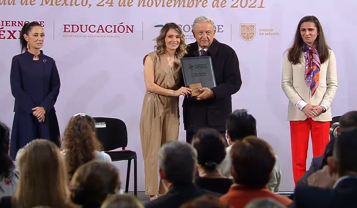AMLO reitera su apoyo a deportistas en entrega del premio nacional de Deporte 2021