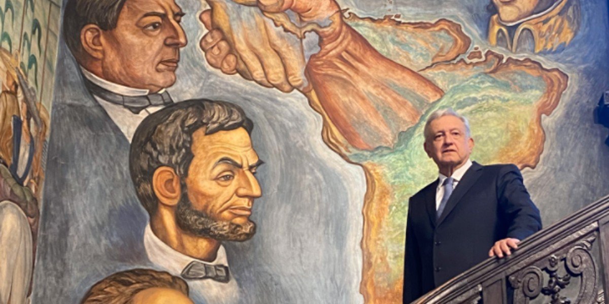 'Ya vamos de regreso a CDMX, mañana el desfile de la Revolución', anuncia AMLO