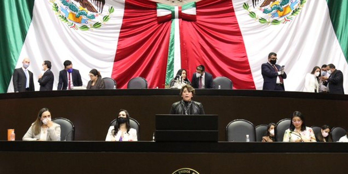 Delfina Gómez acusa a gobiernos anteriores del rezago educativo que se arrastra; considera injusto señalar a la SEP
