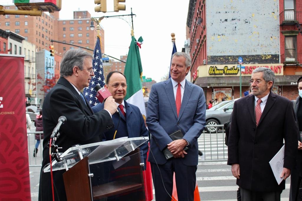 Marcelo Ebrard y Bill de Blasio inauguran la calle "México-Tenochtitlan" en Nueva York