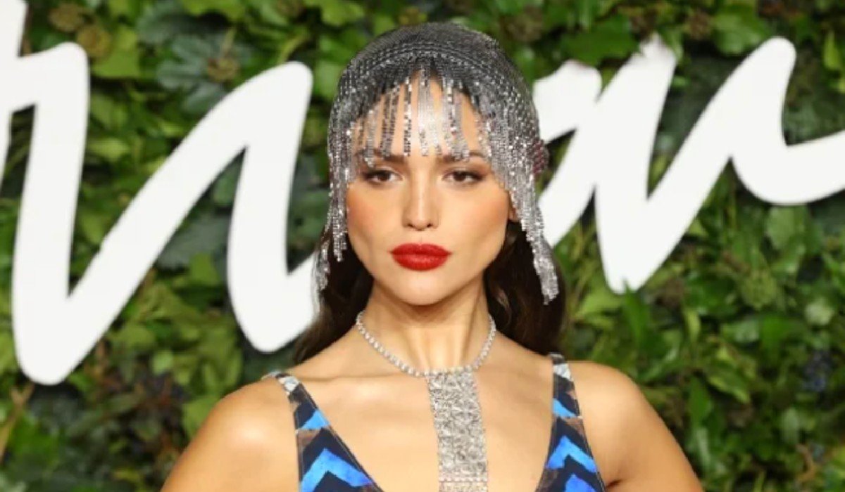 Eiza González destaca entre las mejores vestidas de los Fashion Awards