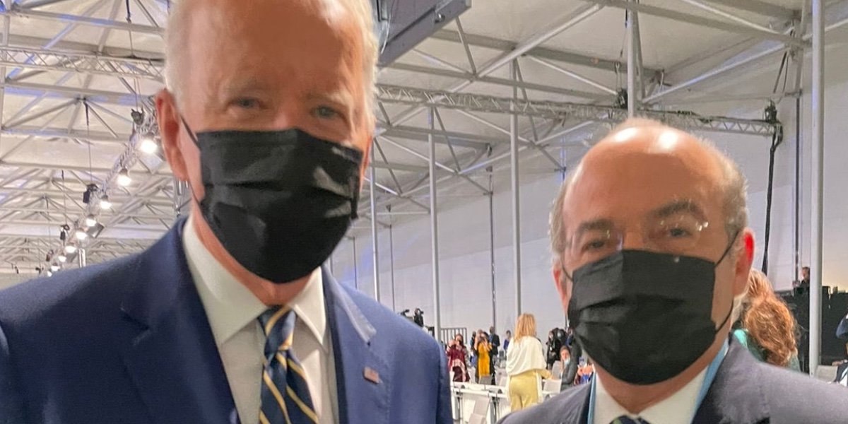 Felipe Calderón presume foto con Joe Biden en COP26 en Glasgow, Escocia