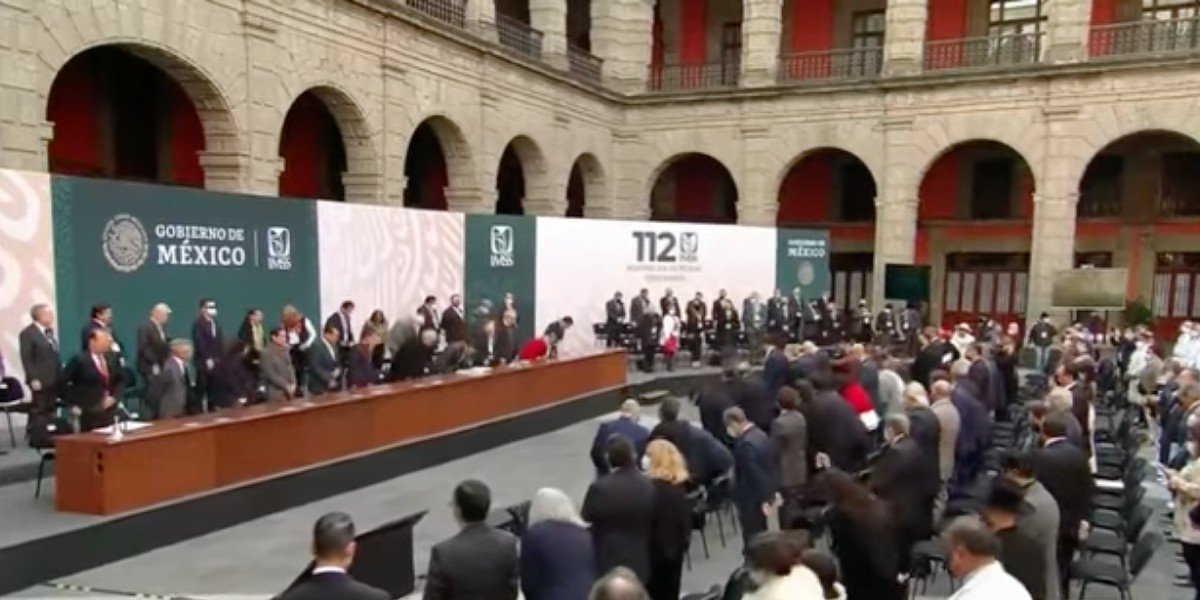 AMLO refrenda respaldo a Zoé Robledo: IMSS está en buenas manos
