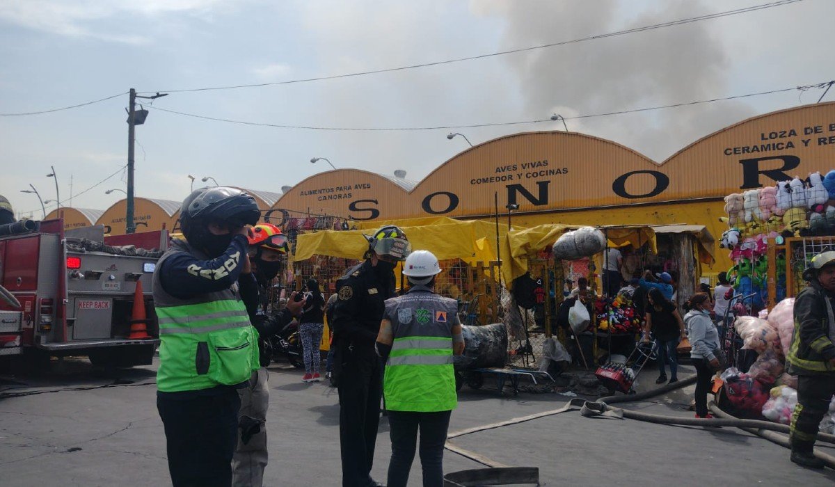 Sheinbaum reporta que un corto circuito provocó el incendio en el Mercado Sonora
