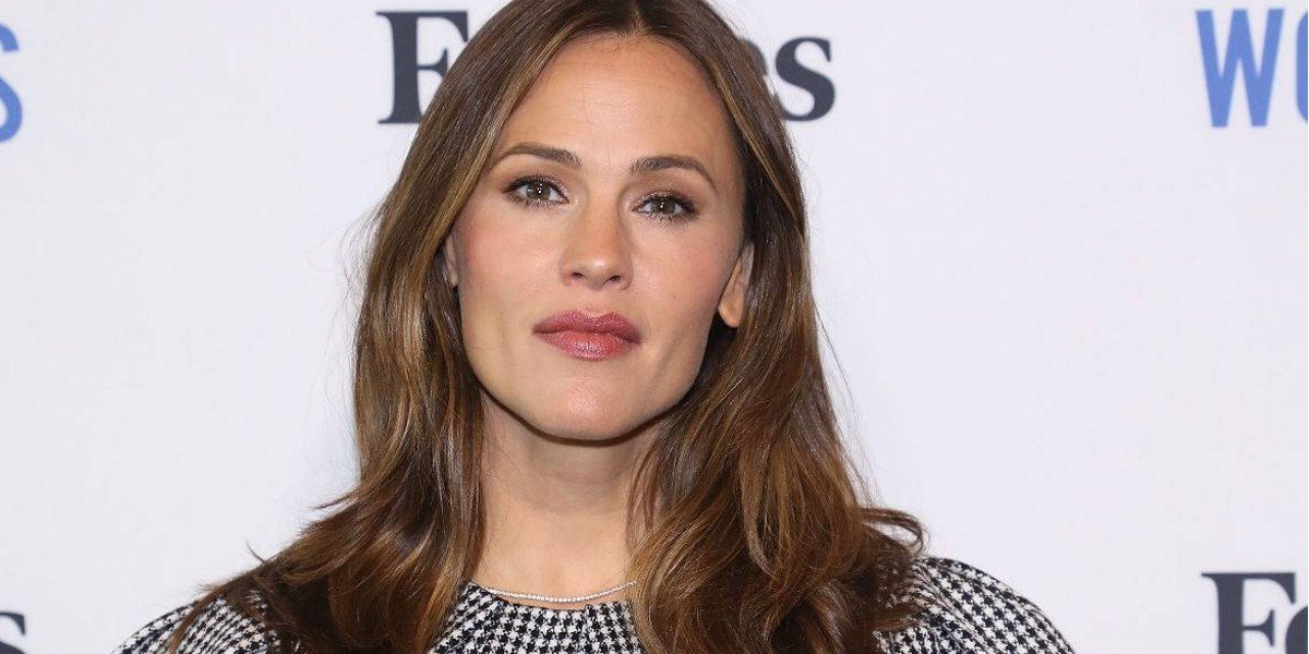 Jennifer Garner presume anillo y desata polémica