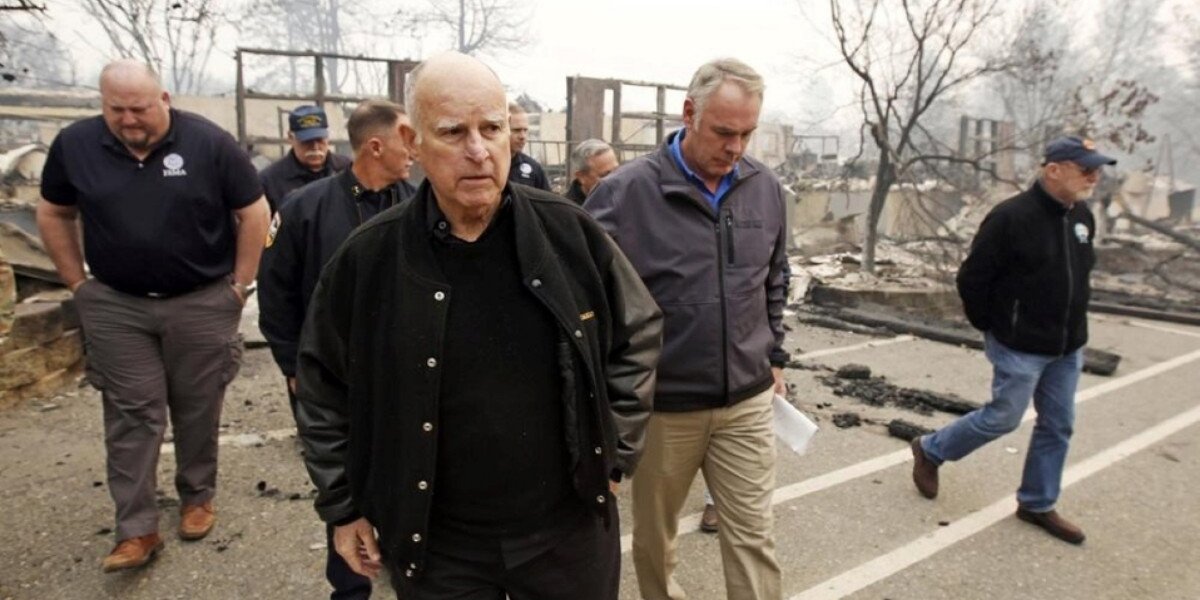 Exgobernador de EUA lucha en contra de los incendios forestales para salvar los bosques