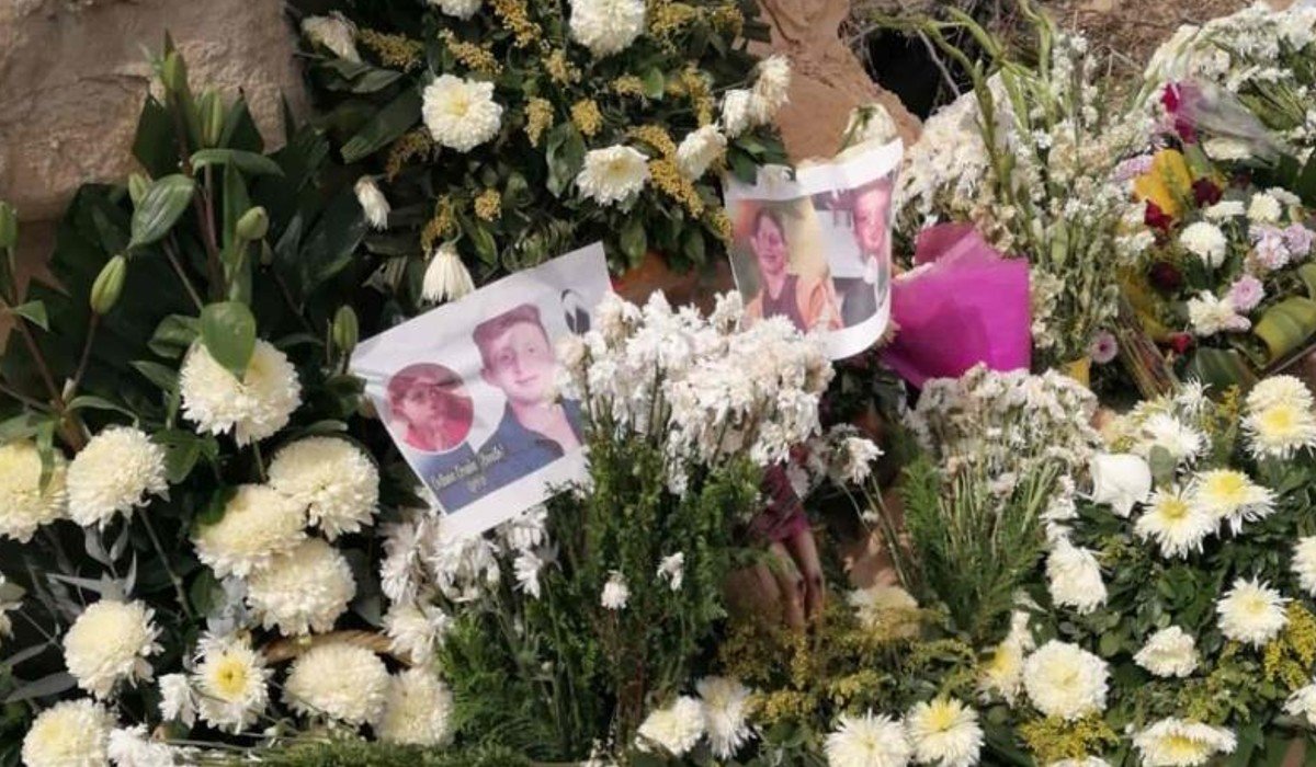 Convierten en ‘atracción’, lugar en que murió Octavio Ocaña; automovilistas se detienen a tomar fotos