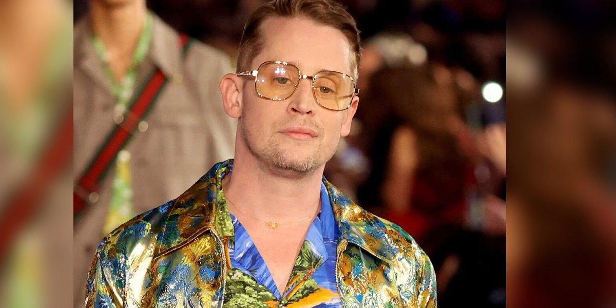 Macaulay Culkin desfila en pasarela de Gucci rodeado de estrellas de Hollywood
