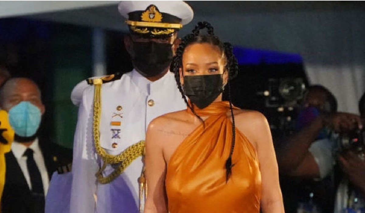 Rihanna es nombrada ‘heroína nacional’ de la nueva República de Barbados