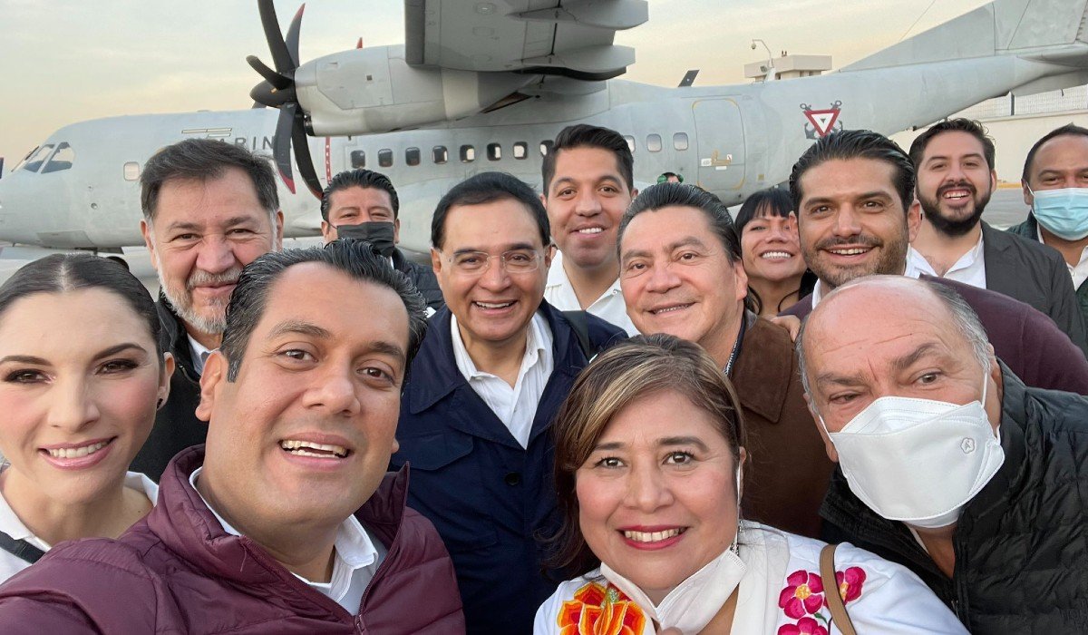 Diputados recorren obras del corredor interoceánico del Istmo de Tehuantepec en avión de la Marina