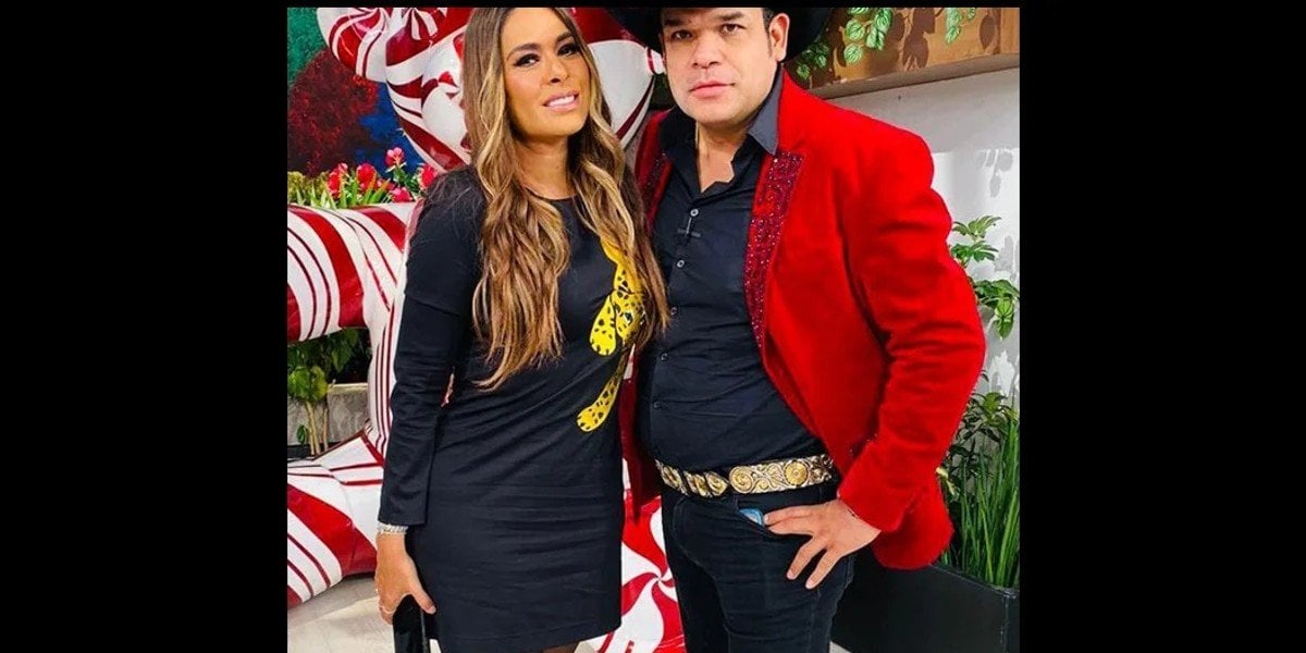 Diputado y cantante Marco Flores presume foto con Galilea Montijo; critican que fue en horario laboral