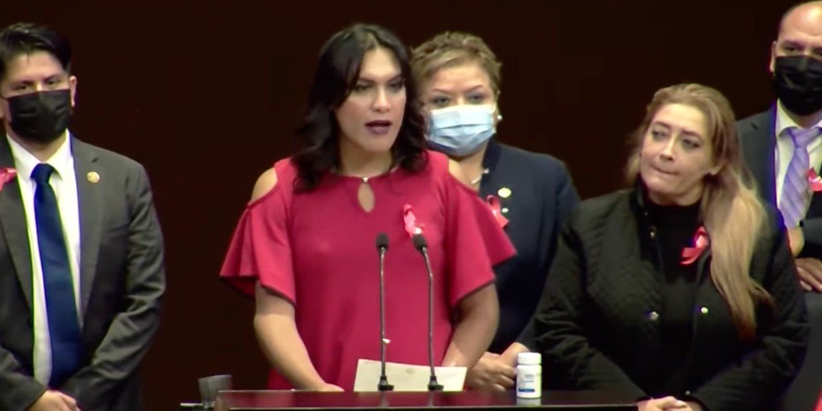 María Clemente García responde al incidente en cafetería; acusa discriminación generalizada en San Lázaro