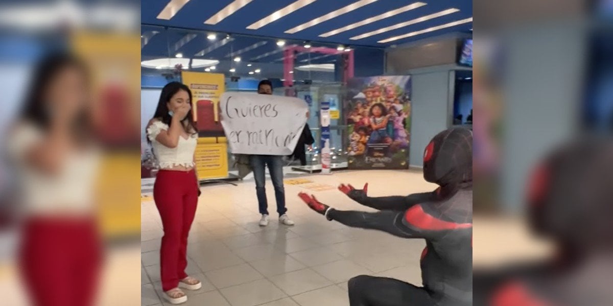 Se disfraza de Spider-Man para pedir a amiga que sea su novia y esto respondió