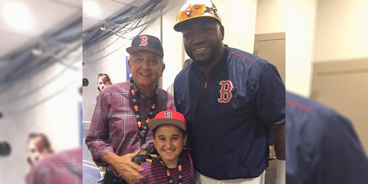 AMLO felicita a "Big Papi" por llegar al Salón de la Fama del beisbol