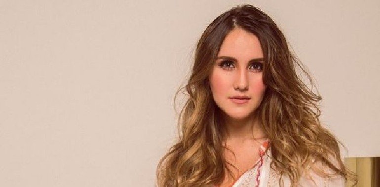 Dulce María aparece con la cara “llena de bótox”; causa revuelo en redes