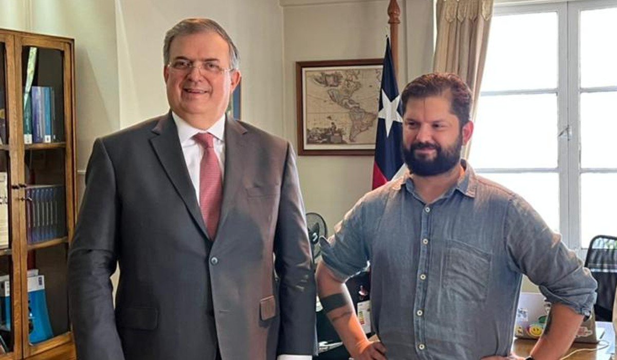 Ebrard invita a México al presidente electo de Chile, Gabriel Boric
