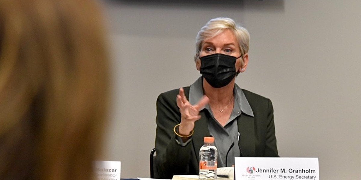 Jennifer Granholm se reúne con empresarios de American Chambers; destaca futuro de energía limpia