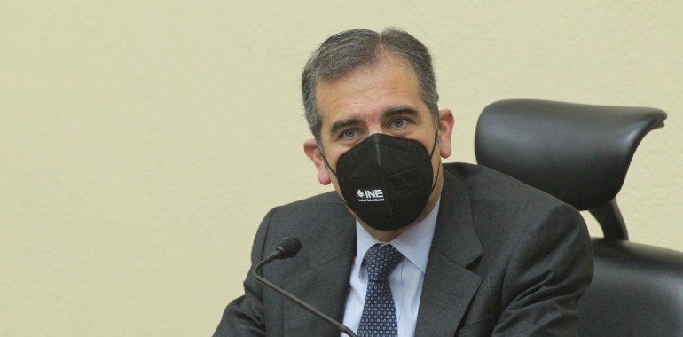 Córdova critica denuncias contra consejeros y afirma: ‘en el INE nadie va a asumir actitudes autoritarias y déspotas’