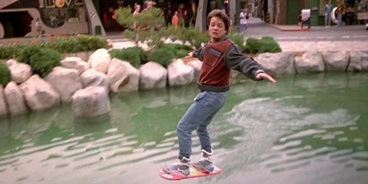 Crean 'patineta flotante' como al de 'Volver al Futuro'