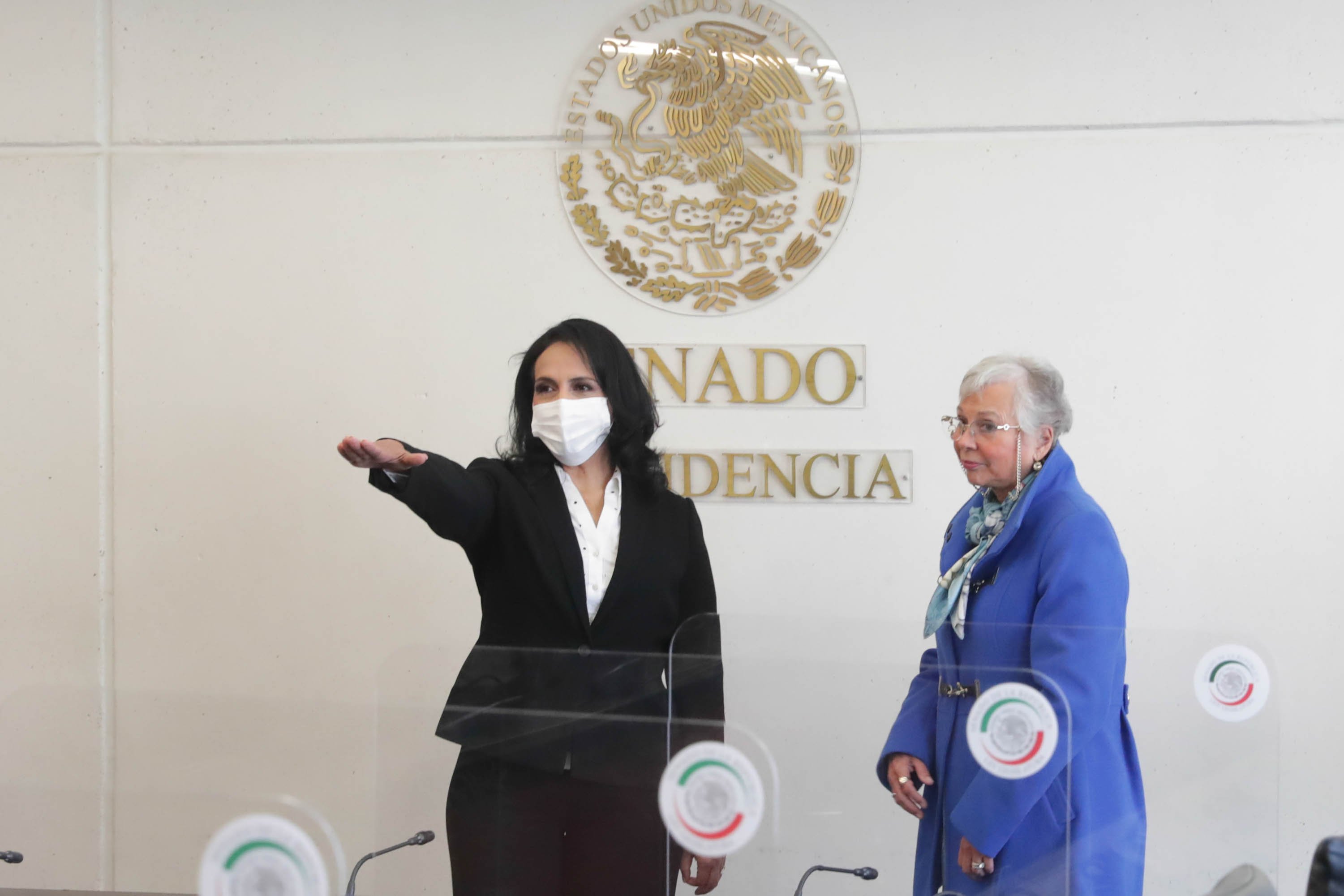 Sánchez Cordero toma protesta de Rosa Elena Jiménez como senadora por Nayarit