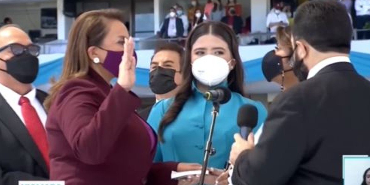 Xiomara Castro rinde protesta como primera mujer presidenta de Honduras