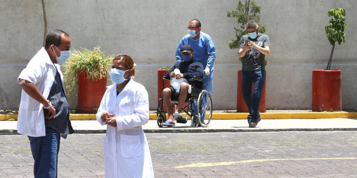 AMLO se compromete a dar base a médicos y enfermeras que atendieron COVID-19