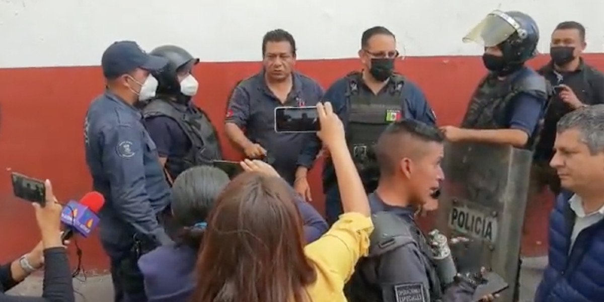 CNTE se enfrenta con policías de Morelia, hay 3 detenidos y varios lesionados en Michoacán
