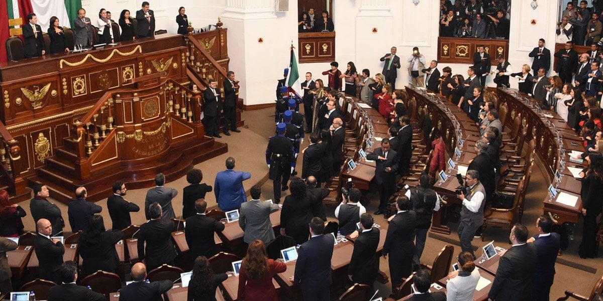Congreso CDMX sesionó noche y madrugada para modificar estructura del IECM; se leyó moción suspensiva de 456 hojas