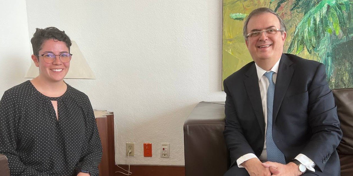 Ebrard se reúne con Paola, la joven condenada en Catar a 100 latigazos